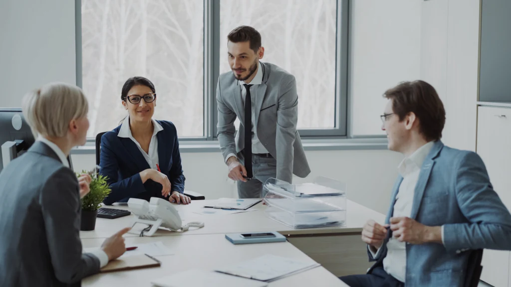 Team von Schmitt Real Estate & Invest im Gespräch